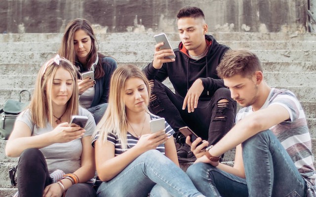 Phubbing: The Unseen Impact of Phone Snubbing on Our Social&nbsp;Lives